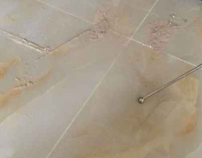 叠彩瓷砖空鼓维修公司分享粘合剂选择不当在瓷砖铺贴过程中可能导致以下问题