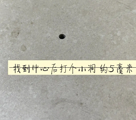叠彩瓷砖空鼓维修公司专业解答在瓷砖铺贴过程中，如果砂料搅拌不均匀，将会带来以下问题